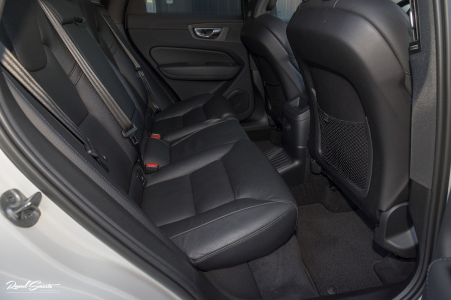 Volvo XC60 2.0 T6 Plug-in hybrid AWD Plus Dark | Long Range | Panorama dak | Zwenkbare trekhaak | Harman Kardon | Memory |