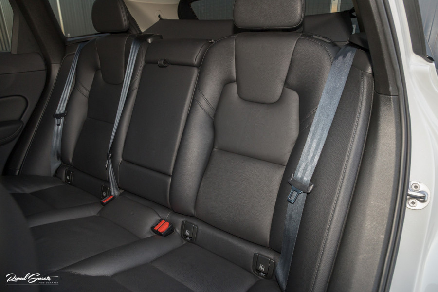 Volvo XC60 2.0 T6 Plug-in hybrid AWD Plus Dark | Long Range | Panorama dak | Zwenkbare trekhaak | Harman Kardon | Memory |