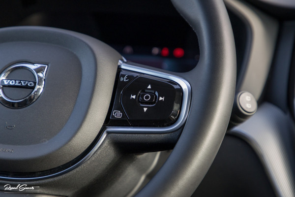 Volvo XC60 2.0 T6 Plug-in hybrid AWD Plus Dark | Long Range | Panorama dak | Zwenkbare trekhaak | Harman Kardon | Memory |