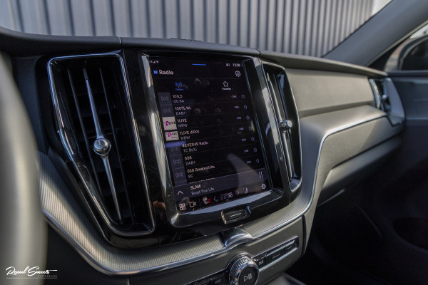 Volvo XC60 2.0 T6 Plug-in hybrid AWD Plus Dark | Long Range | Panorama dak | Zwenkbare trekhaak | Harman Kardon | Memory |