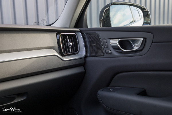 Volvo XC60 2.0 T6 Plug-in hybrid AWD Plus Dark | Long Range | Panorama dak | Zwenkbare trekhaak | Harman Kardon | Memory |