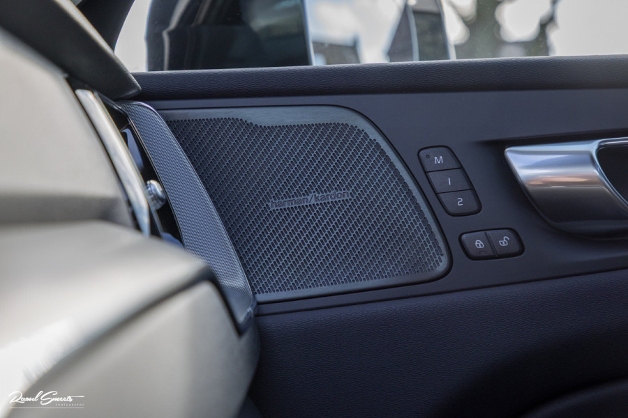 Volvo XC60 2.0 T6 Plug-in hybrid AWD Plus Dark | Long Range | Panorama dak | Zwenkbare trekhaak | Harman Kardon | Memory |