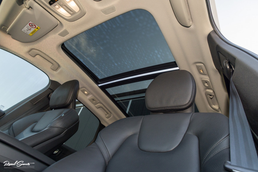 Volvo XC60 2.0 T6 Plug-in hybrid AWD Plus Dark | Long Range | Panorama dak | Zwenkbare trekhaak | Harman Kardon | Memory |