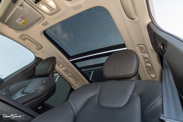 Volvo XC60 2.0 T6 Plug-in hybrid AWD Plus Dark | Long Range | Panorama dak | Zwenkbare trekhaak | Harman Kardon | Memory |