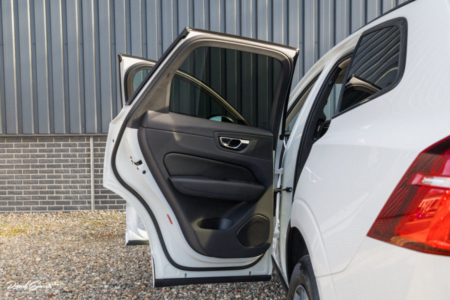 Volvo XC60 2.0 T6 Plug-in hybrid AWD Plus Dark | Long Range | Panorama dak | Zwenkbare trekhaak | Harman Kardon | Memory |