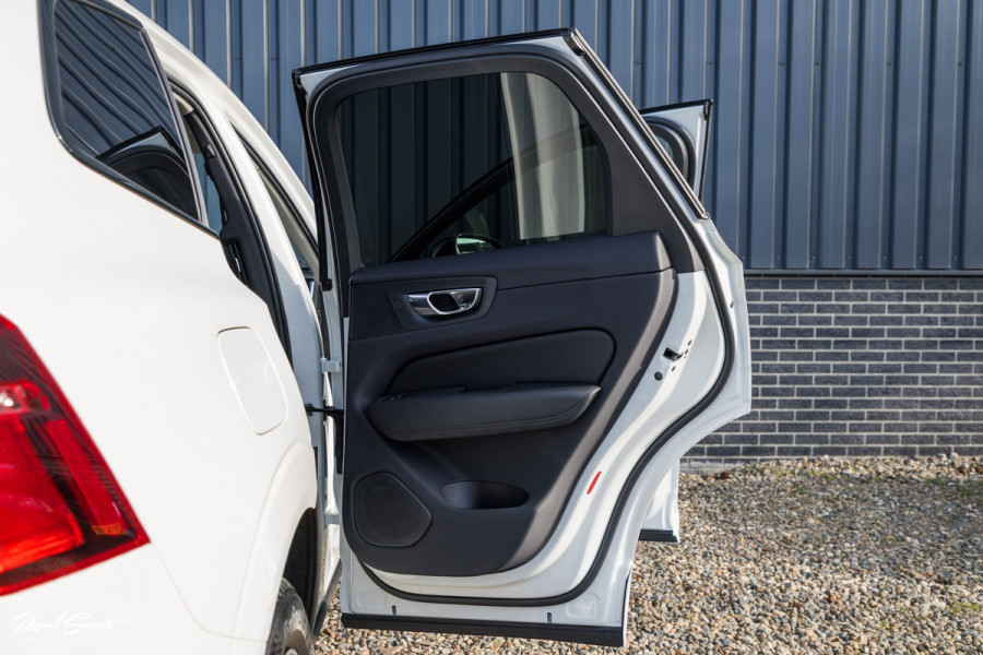 Volvo XC60 2.0 T6 Plug-in hybrid AWD Plus Dark | Long Range | Panorama dak | Zwenkbare trekhaak | Harman Kardon | Memory |