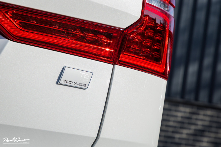 Volvo XC60 2.0 T6 Plug-in hybrid AWD Plus Dark | Long Range | Panorama dak | Zwenkbare trekhaak | Harman Kardon | Memory |