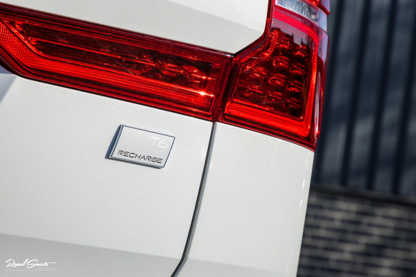 Volvo XC60 2.0 T6 Plug-in hybrid AWD Plus Dark | Long Range | Panorama dak | Zwenkbare trekhaak | Harman Kardon | Memory |