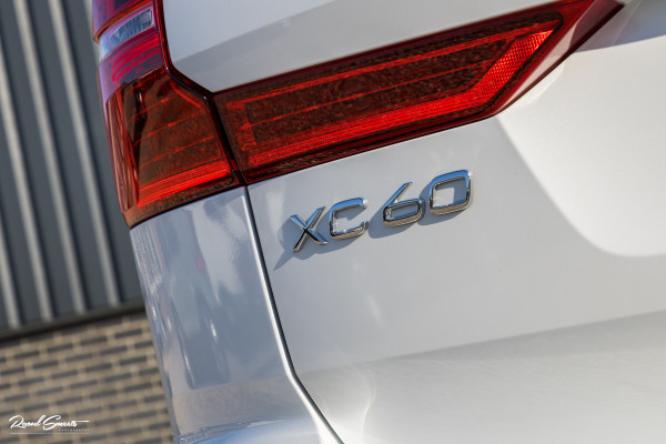 Volvo XC60 2.0 T6 Plug-in hybrid AWD Plus Dark | Long Range | Panorama dak | Zwenkbare trekhaak | Harman Kardon | Memory |