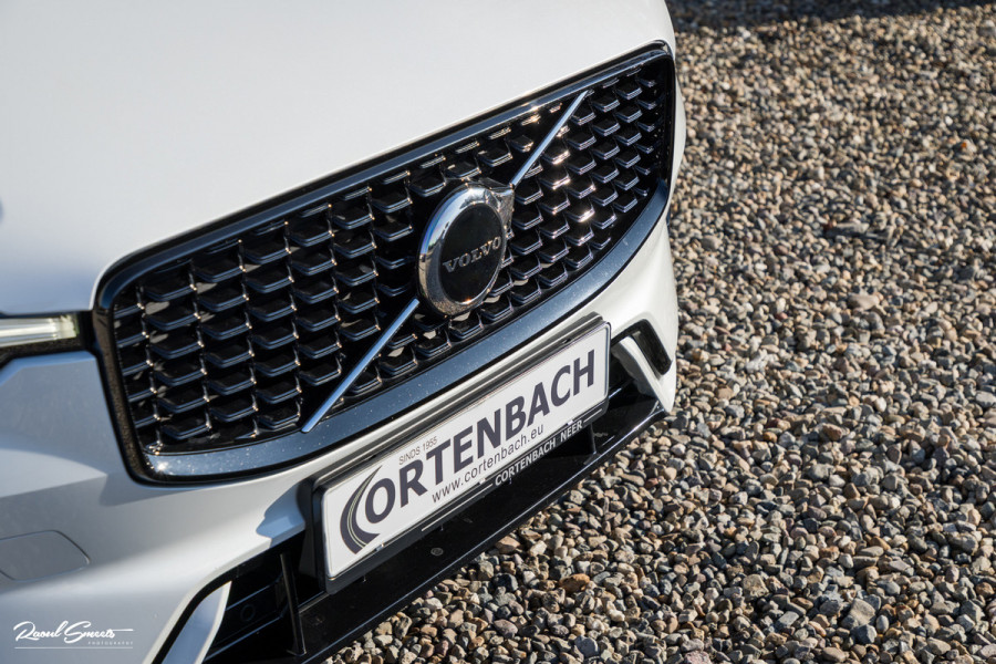 Volvo XC60 2.0 T6 Plug-in hybrid AWD Plus Dark | Long Range | Panorama dak | Zwenkbare trekhaak | Harman Kardon | Memory |