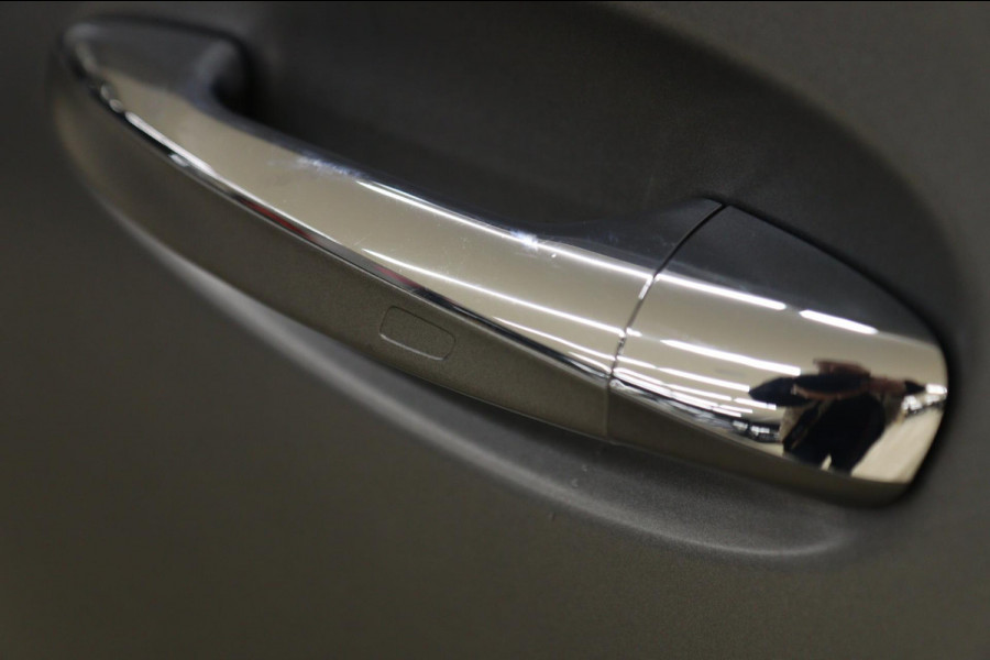 Mercedes-Benz A-Klasse 200 AMG-LINE NAP/PANO/HUD/STOELV/CARPLAY/ACC/BOMVOL