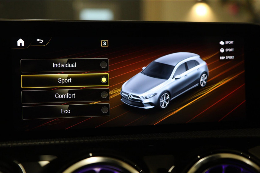 Mercedes-Benz A-Klasse 200 AMG-LINE NAP/PANO/HUD/STOELV/CARPLAY/ACC/BOMVOL