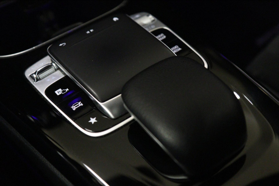 Mercedes-Benz A-Klasse 200 AMG-LINE NAP/PANO/HUD/STOELV/CARPLAY/ACC/BOMVOL
