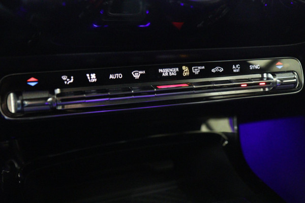 Mercedes-Benz A-Klasse 200 AMG-LINE NAP/PANO/HUD/STOELV/CARPLAY/ACC/BOMVOL