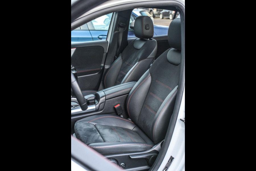 Mercedes-Benz GLA 250 4MATIC AMG Line *Pano*Camera*Sfeerverlichting*Carplay*