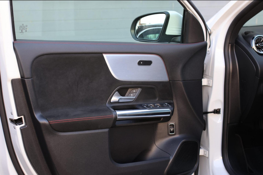 Mercedes-Benz GLA 250 4MATIC AMG Line *Pano*Camera*Sfeerverlichting*Carplay*