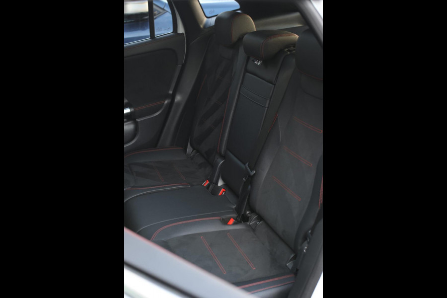 Mercedes-Benz GLA 250 4MATIC AMG Line *Pano*Camera*Sfeerverlichting*Carplay*