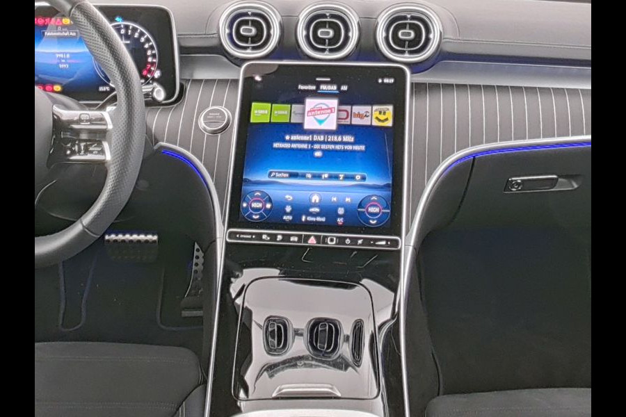 Mercedes-Benz CLE Coupé 300 e AMG Plug-In Hybride AMG | Night Pakket | Panorama Schuif-Kanteldak | Digital Licht | Burmester® | Stuur en Stoelverwarming. Inclusief 24 maanden MB Certified garantie voor Europa.