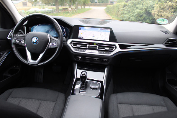 BMW 3 Serie Touring 330e Business Edition PHEV PANO GR NAVI VIRTUAL 58000KM!!!