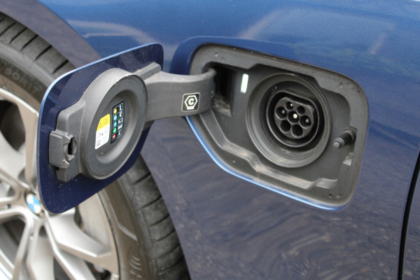 BMW 3 Serie Touring 330e Business Edition PHEV PANO GR NAVI VIRTUAL 58000KM!!!