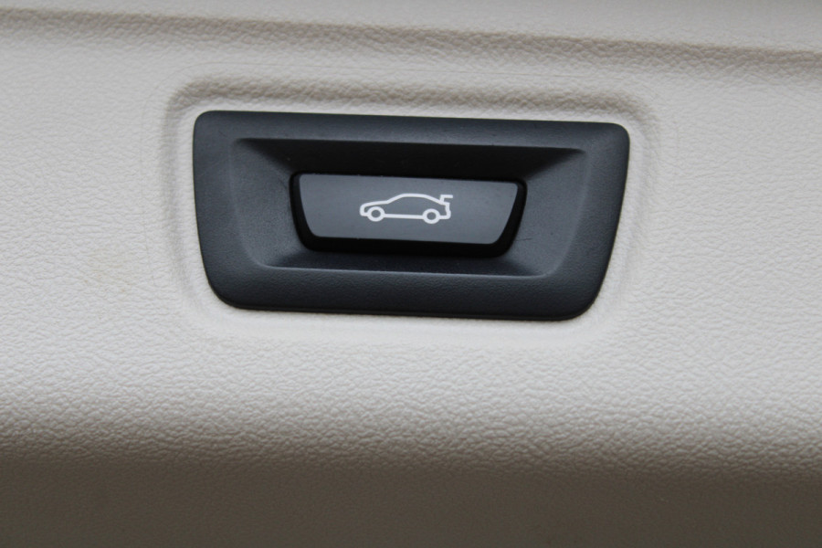 BMW 3 Serie Touring 330e Business Edition PHEV PANO GR NAVI VIRTUAL 58000KM!!!