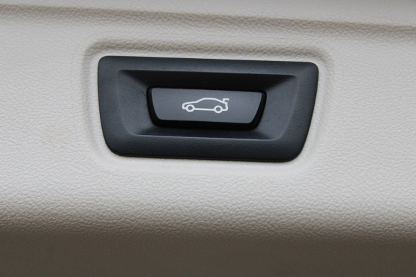 BMW 3 Serie Touring 330e Business Edition PHEV PANO GR NAVI VIRTUAL 58000KM!!!