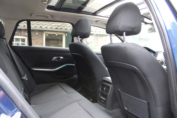 BMW 3 Serie Touring 330e Business Edition PHEV PANO GR NAVI VIRTUAL 58000KM!!!