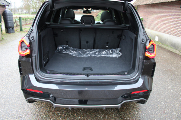 BMW iX3 M-SPORT 80 kWh SOh 100% PANO LEER PILOT ORG NL 23000KM!!!