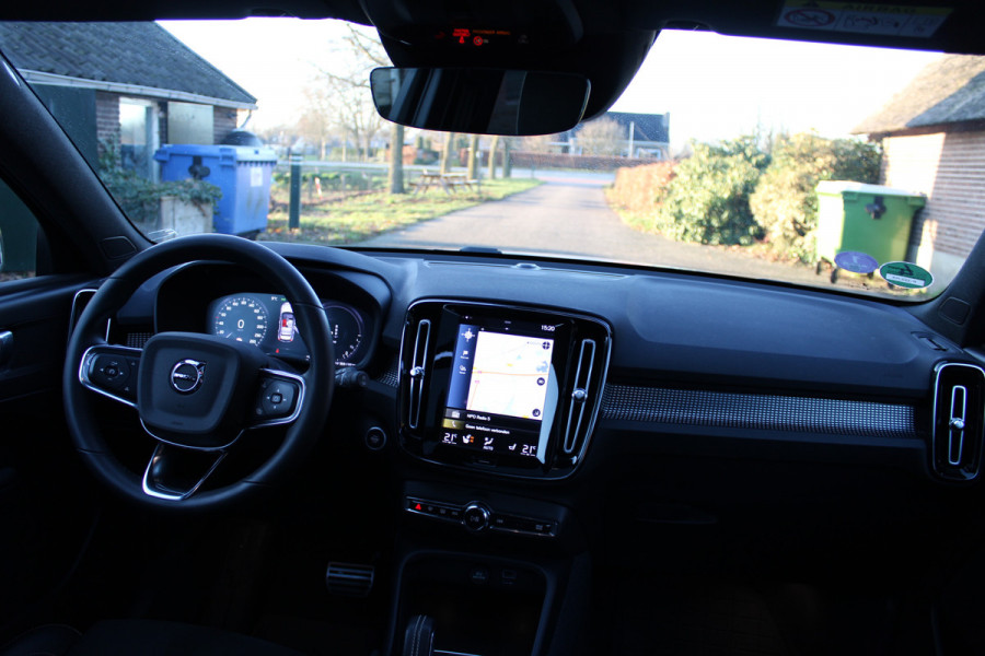 Volvo XC40 1.5 T4 Recharge R-Design PHEV SOh 88.8% PANO NAVI ORG NL 73000KM!!
