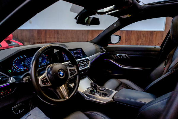 BMW 3-serie 330i High Executive M-Sport|Schuifdak|Laser|Elektr.Stoelen|