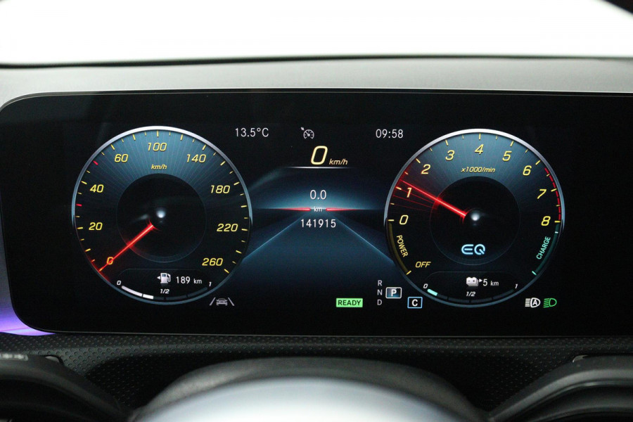 Mercedes-Benz A-Klasse 250 e Business Solution AMG Limited (SFEERVERLICHTING, STOELVERWARMING, ACHTERUITRIJCAMERA, SENSOREN)