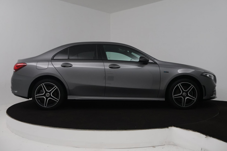 Mercedes-Benz A-Klasse 250 e Business Solution AMG Limited (SFEERVERLICHTING, STOELVERWARMING, ACHTERUITRIJCAMERA, SENSOREN)