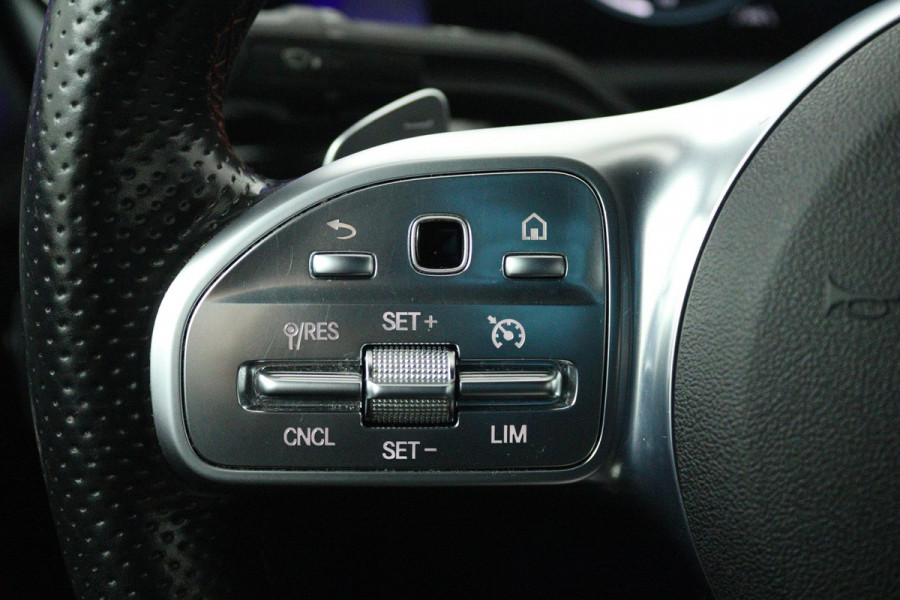 Mercedes-Benz A-Klasse 250 e Business Solution AMG Limited (SFEERVERLICHTING, STOELVERWARMING, ACHTERUITRIJCAMERA, SENSOREN)