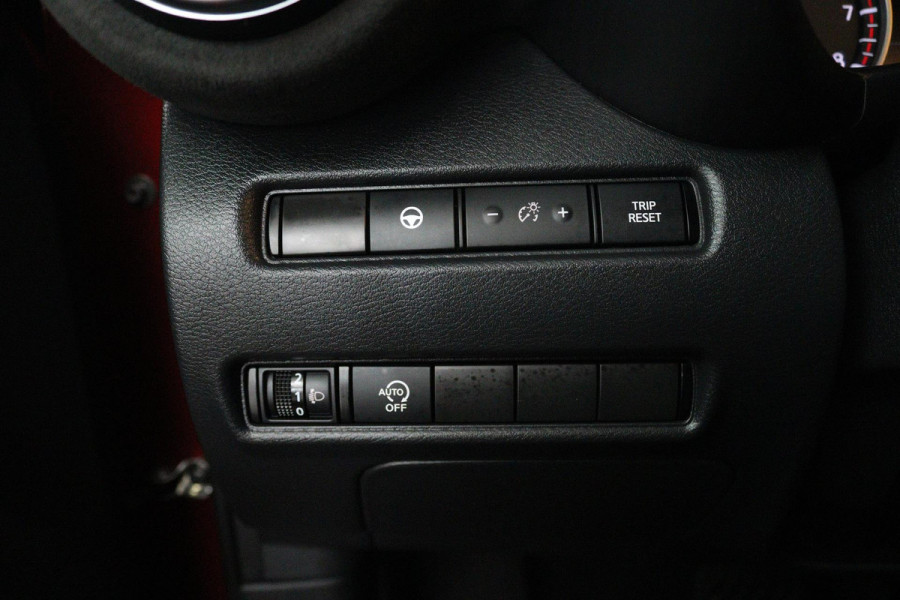 Nissan Juke 1.0 DIG-T Premiere Edition (STOELVERWARMING, ACHTERUITRIJCAMERA, NAVIGATIE, ADAPTIEVE CRUISE, PARKEERSENSOREN)