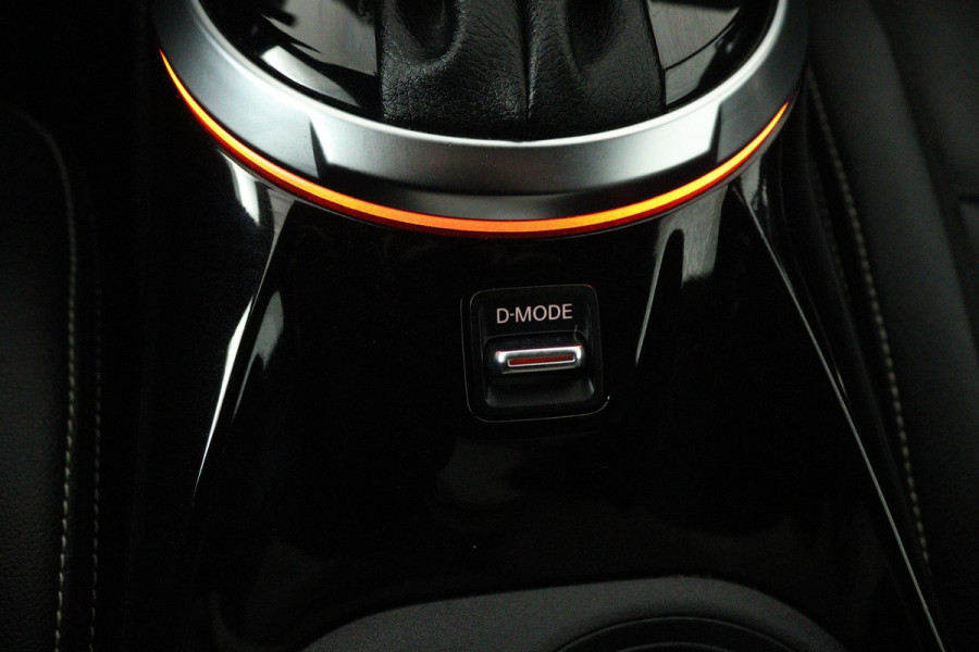 Nissan Juke 1.0 DIG-T Premiere Edition (STOELVERWARMING, ACHTERUITRIJCAMERA, NAVIGATIE, ADAPTIEVE CRUISE, PARKEERSENSOREN)