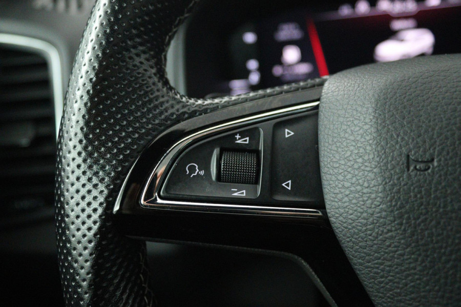 Škoda Karoq 1.5 TSI ACT Sportline Business (PANORAMADAK, STOELVERWARMING, CAMERA, DIGITALE COCKPIT, CANTON AUDIO, CARPLAY)