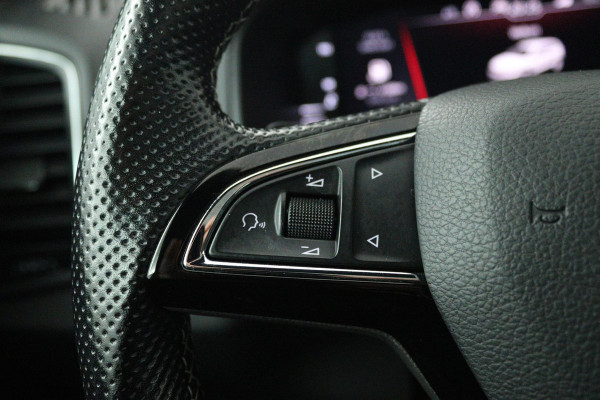 Škoda Karoq 1.5 TSI ACT Sportline Business (PANORAMADAK, STOELVERWARMING, CAMERA, DIGITALE COCKPIT, CANTON AUDIO, CARPLAY)