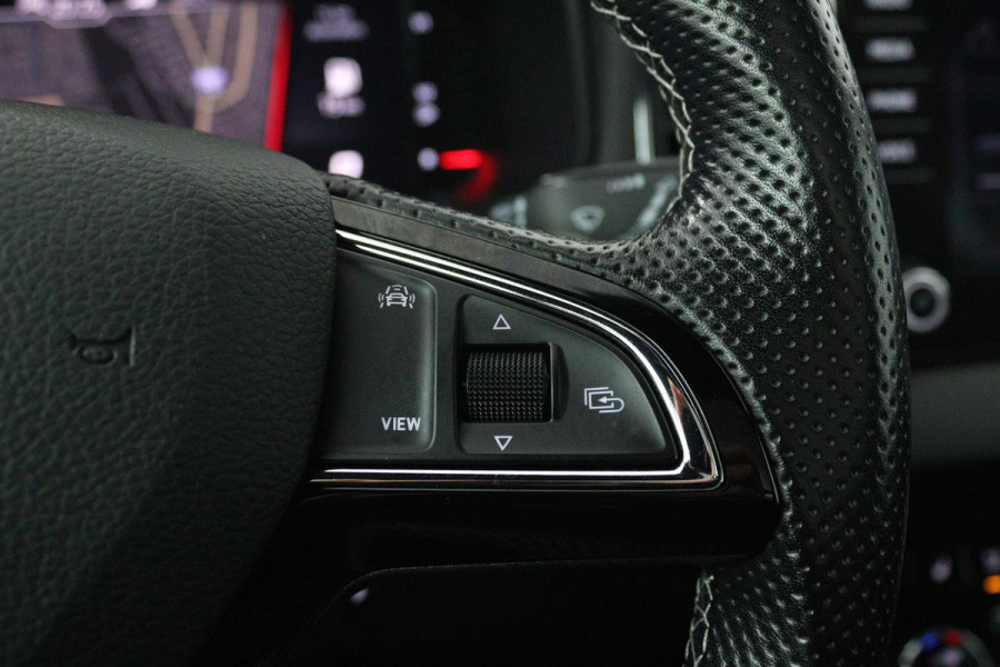 Škoda Karoq 1.5 TSI ACT Sportline Business (PANORAMADAK, STOELVERWARMING, CAMERA, DIGITALE COCKPIT, CANTON AUDIO, CARPLAY)