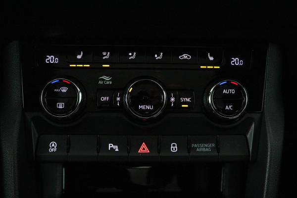 Škoda Karoq 1.5 TSI ACT Sportline Business (PANORAMADAK, STOELVERWARMING, CAMERA, DIGITALE COCKPIT, CANTON AUDIO, CARPLAY)