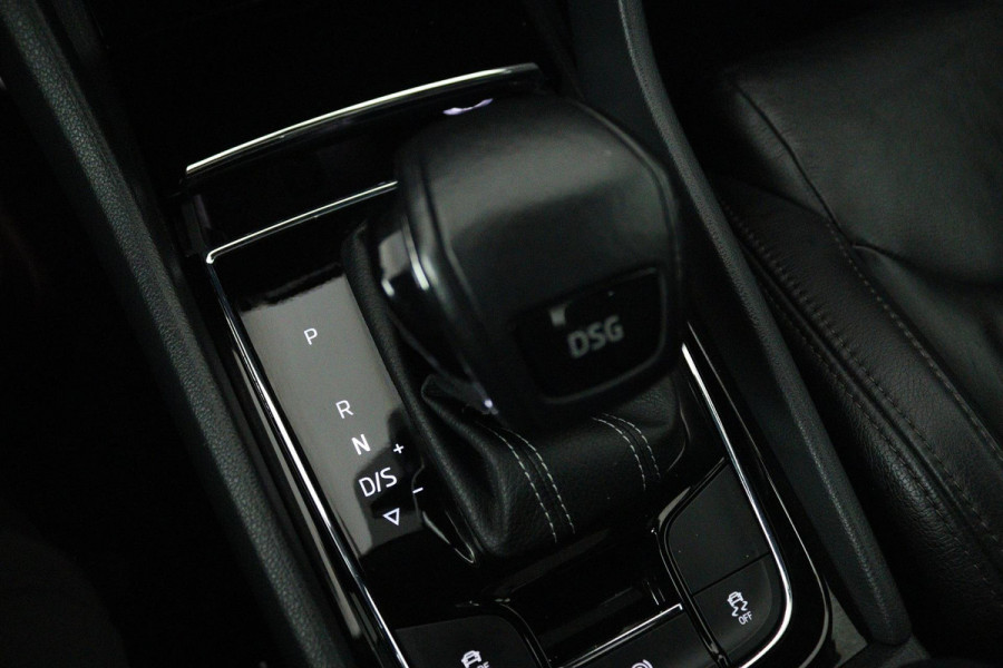 Škoda Karoq 1.5 TSI ACT Sportline Business (PANORAMADAK, STOELVERWARMING, CAMERA, DIGITALE COCKPIT, CANTON AUDIO, CARPLAY)