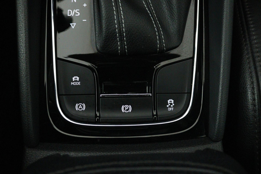 Škoda Karoq 1.5 TSI ACT Sportline Business (PANORAMADAK, STOELVERWARMING, CAMERA, DIGITALE COCKPIT, CANTON AUDIO, CARPLAY)