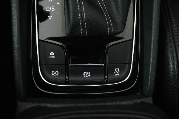 Škoda Karoq 1.5 TSI ACT Sportline Business (PANORAMADAK, STOELVERWARMING, CAMERA, DIGITALE COCKPIT, CANTON AUDIO, CARPLAY)