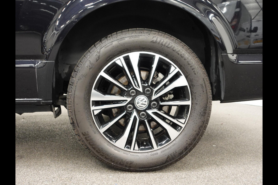 Volkswagen Transporter 2.0 150PK L2H1 Highline Automaat Dubbele Cabine Airco  Navi Parkeersensoren Camera Trekhaak Carplay