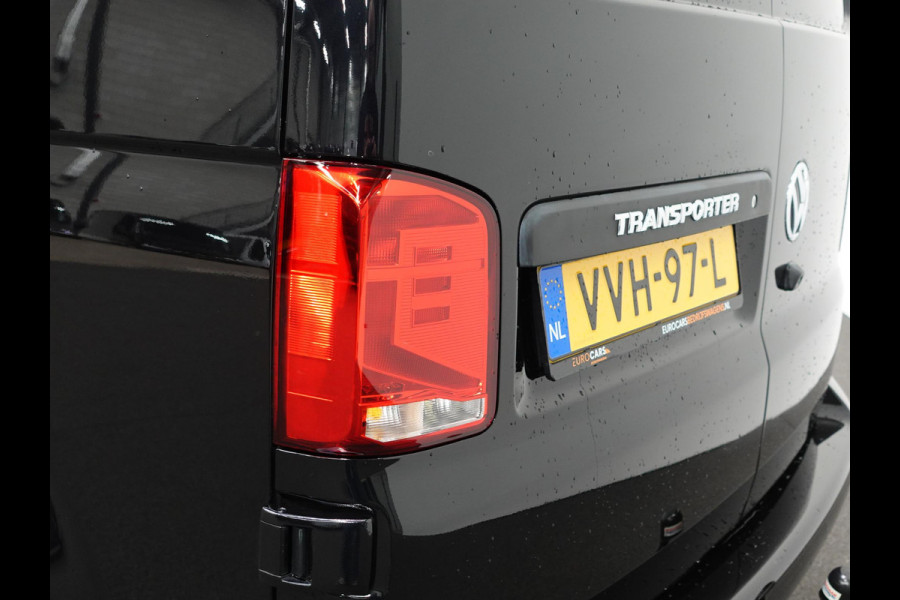 Volkswagen Transporter 2.0 150PK L2H1 Highline Automaat Dubbele Cabine Airco  Navi Parkeersensoren Camera Trekhaak Carplay