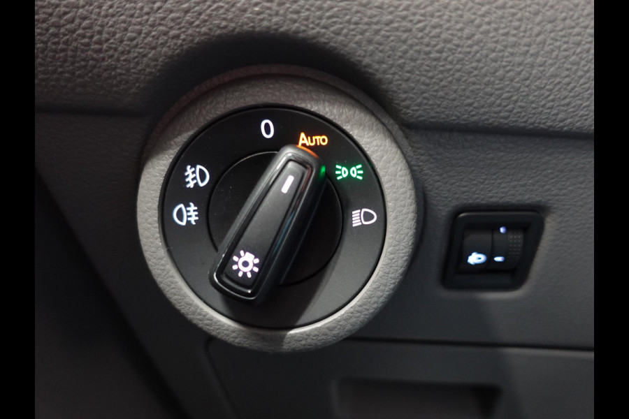 Volkswagen Transporter 2.0 150PK L2H1 Highline Automaat Dubbele Cabine Airco  Navi Parkeersensoren Camera Trekhaak Carplay