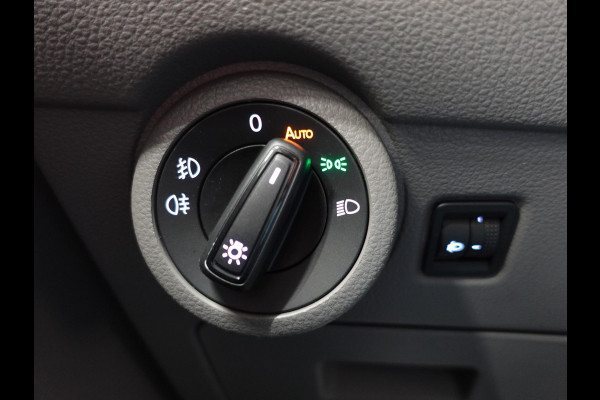 Volkswagen Transporter 2.0 150PK L2H1 Highline Automaat Dubbele Cabine Airco  Navi Parkeersensoren Camera Trekhaak Carplay