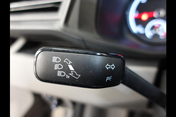 Volkswagen Transporter 2.0 150PK L2H1 Highline Automaat Dubbele Cabine Airco  Navi Parkeersensoren Camera Trekhaak Carplay