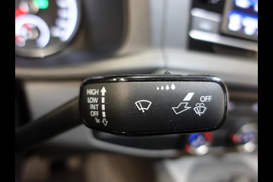 Volkswagen Transporter 2.0 150PK L2H1 Highline Automaat Dubbele Cabine Airco  Navi Parkeersensoren Camera Trekhaak Carplay