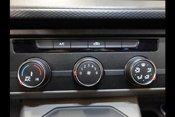 Volkswagen Transporter 2.0 150PK L2H1 Highline Automaat Dubbele Cabine Airco  Navi Parkeersensoren Camera Trekhaak Carplay
