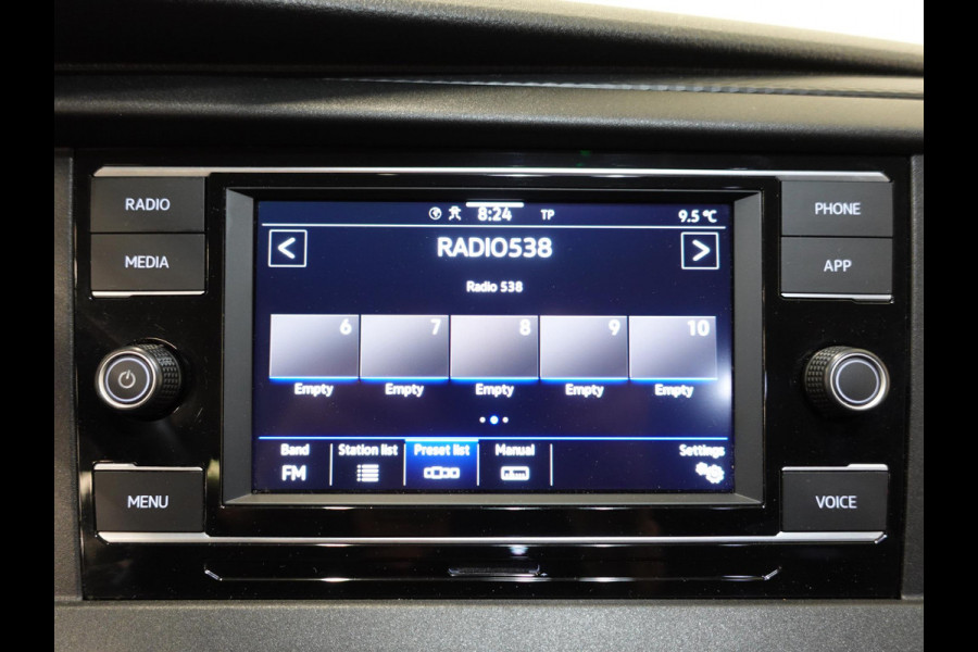 Volkswagen Transporter 2.0 150PK L2H1 Highline Automaat Dubbele Cabine Airco  Navi Parkeersensoren Camera Trekhaak Carplay